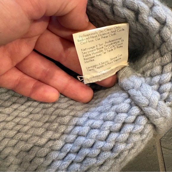 Vintage 1990’s 100% cashmere Calvin Klein Light Gray Knit Sweater - Picture 5 of 8